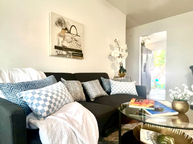 3140 Sherwood Ave, Markham, IL 60428 - view of living area