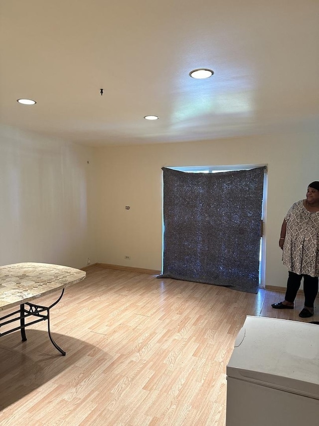 16515 S Ashland Ave, Markham, IL 60428 - sitting room featuring light wood-style floors, recessed lighting, and baseboards