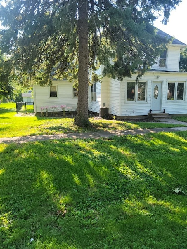 exterior space featuring a front yard