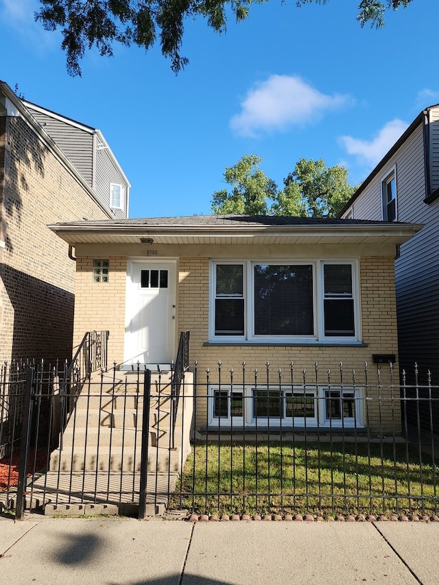 view of front of property with a front lawn