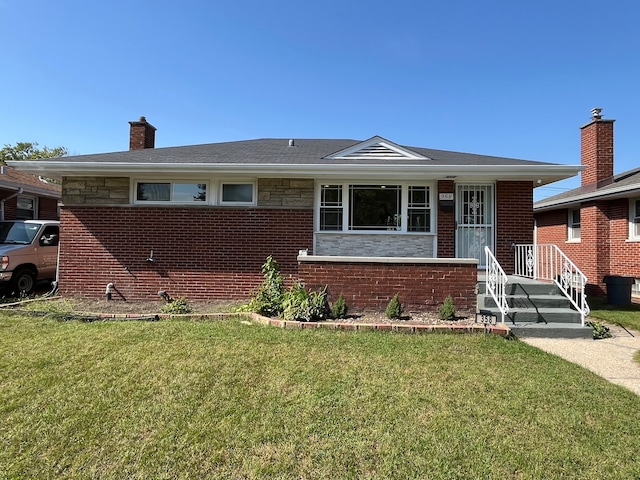 view of front of home featuring a front yard