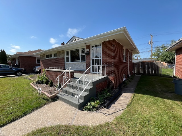 view of front facade featuring a front yard