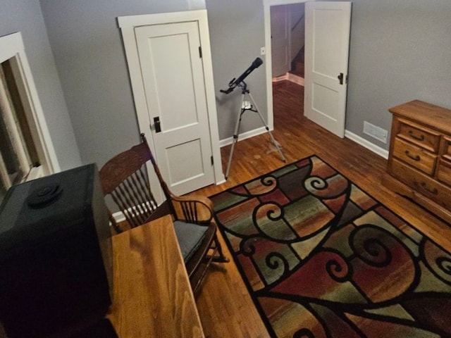 sitting room with dark hardwood / wood-style floors