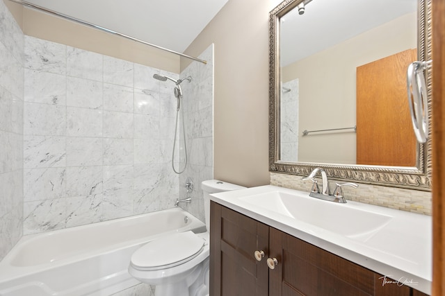 full bathroom with tiled shower / bath combo, vanity, toilet, and tasteful backsplash