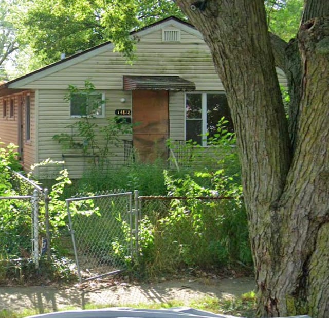 view of front of property