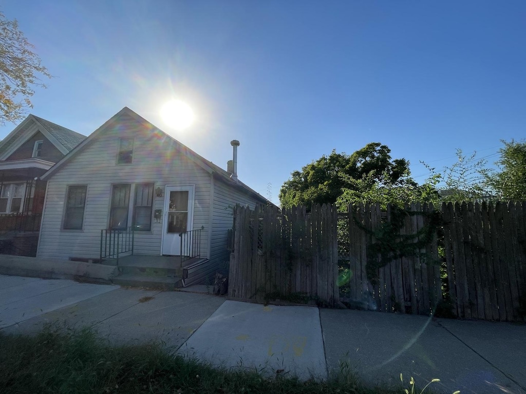 3228 S Paulina St, Chicago, IL 60608 - bungalow-style house featuring fence