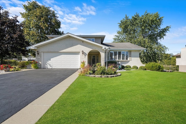 view of front of home featuring a front yard and a garage