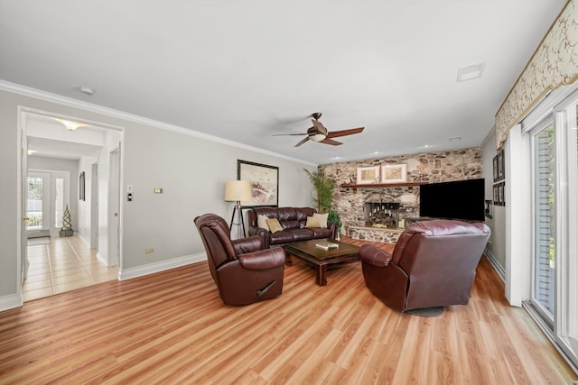 living room with a wealth of natural light, crown molding, light hardwood / wood-style flooring, and ceiling fan