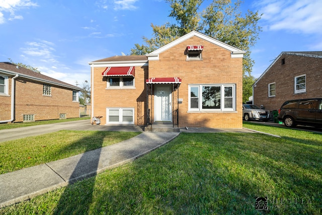 view of front facade featuring a front yard