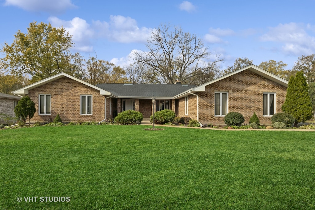 ranch-style house with a front yard