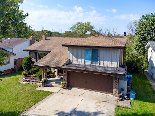 view of front of house with a front lawn and a garage