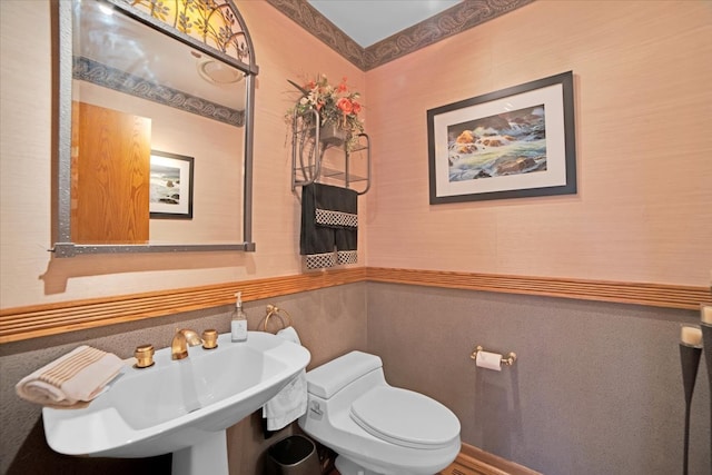 bathroom featuring sink and toilet