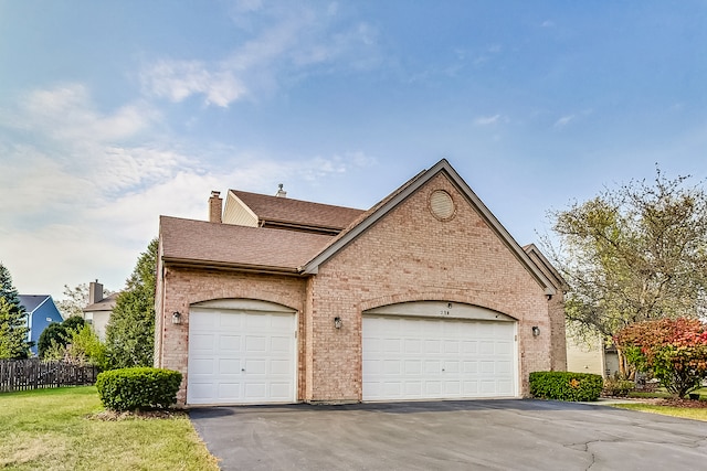 view of front facade featuring a garage and a front lawn