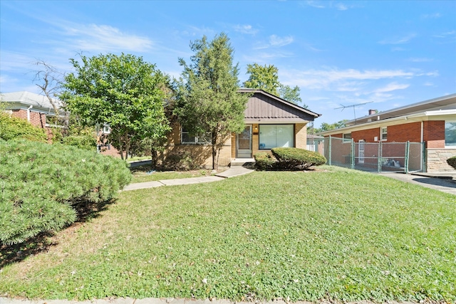 view of front of house featuring a front yard