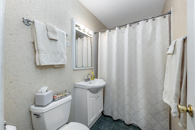 814 Countryside Dr, Wheaton, IL 60187 - bathroom featuring tile patterned floors, toilet, vanity, a shower with shower curtain, and lofted ceiling