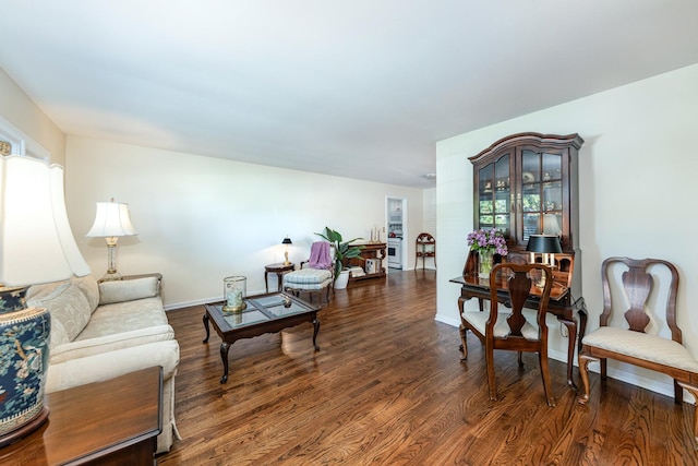 814 Countryside Dr, Wheaton, IL 60187 - living area featuring wood finished floors and baseboards