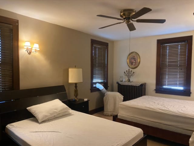 bedroom featuring ceiling fan