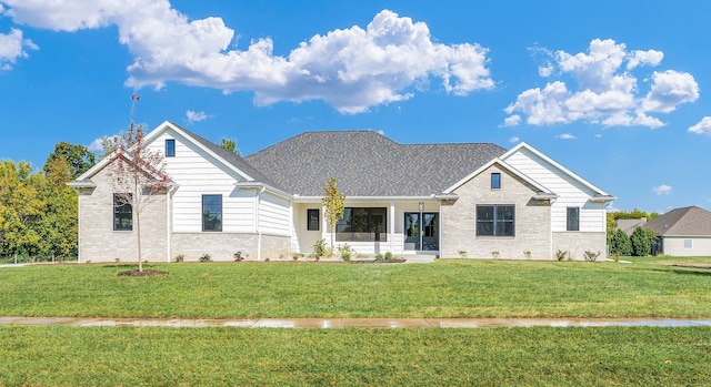 view of front of house featuring a front lawn