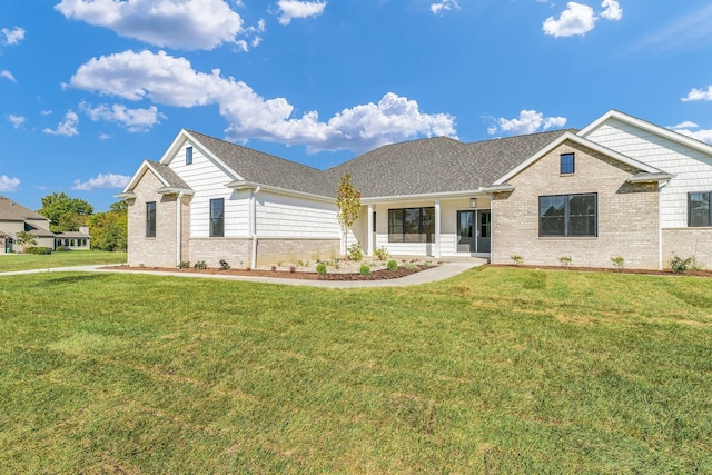 view of front of home featuring a front yard