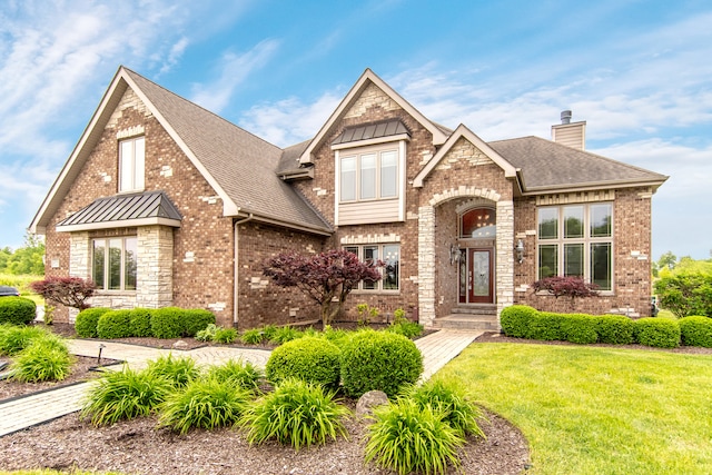 view of front of home featuring a front yard