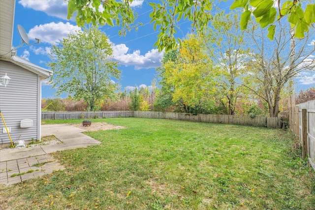 view of yard with a patio area