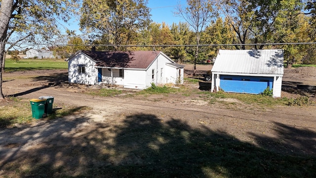 view of front facade featuring an outbuilding