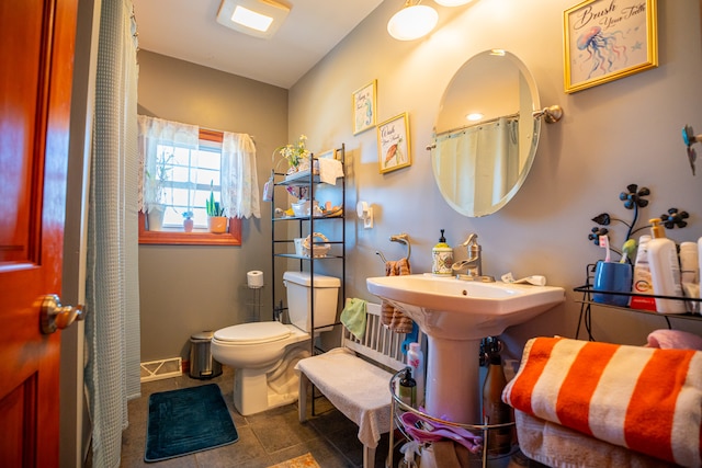 full bathroom with baseboards, visible vents, and toilet