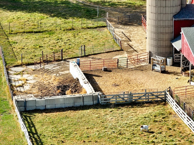 view of yard featuring an outbuilding and an exterior structure