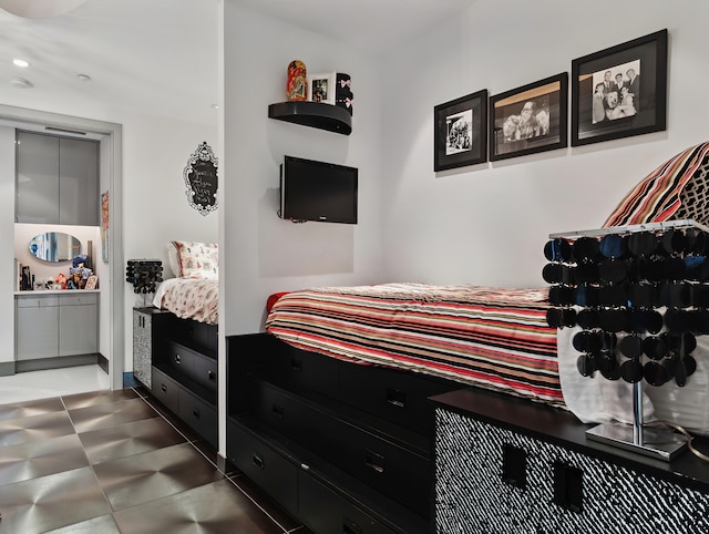 bedroom featuring a closet