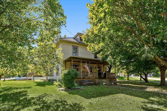 view of front of property with a front lawn and covered porch