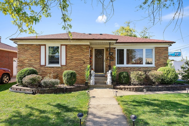 view of front of house featuring a front yard