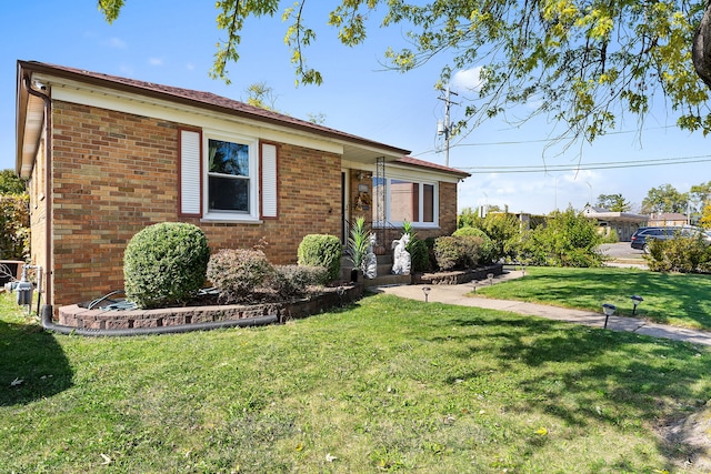 single story home with a front yard