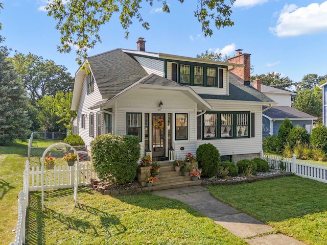 view of front of property with a front lawn