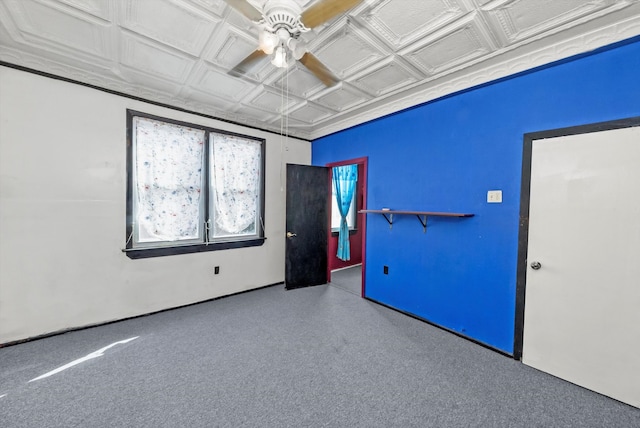 empty room with ceiling fan