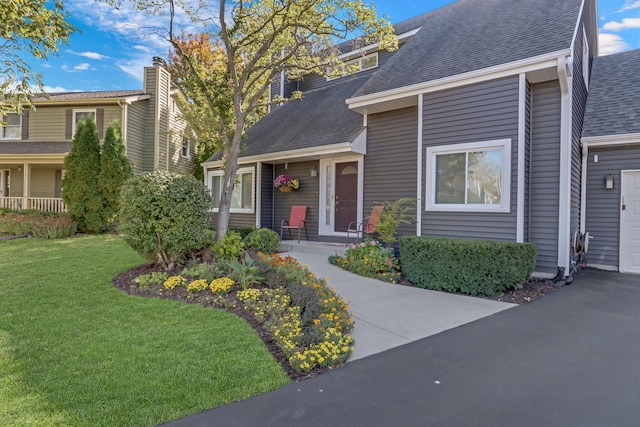 view of front of home featuring a front yard