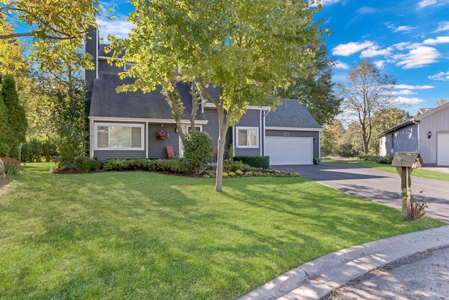 view of front of property featuring a front yard and a garage