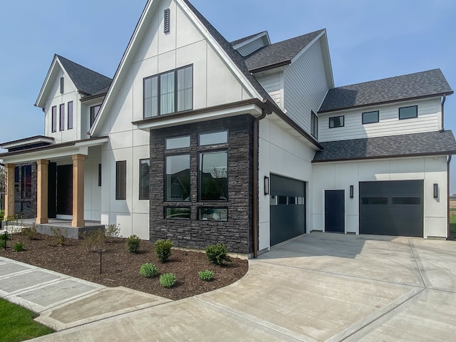 view of front facade featuring a garage