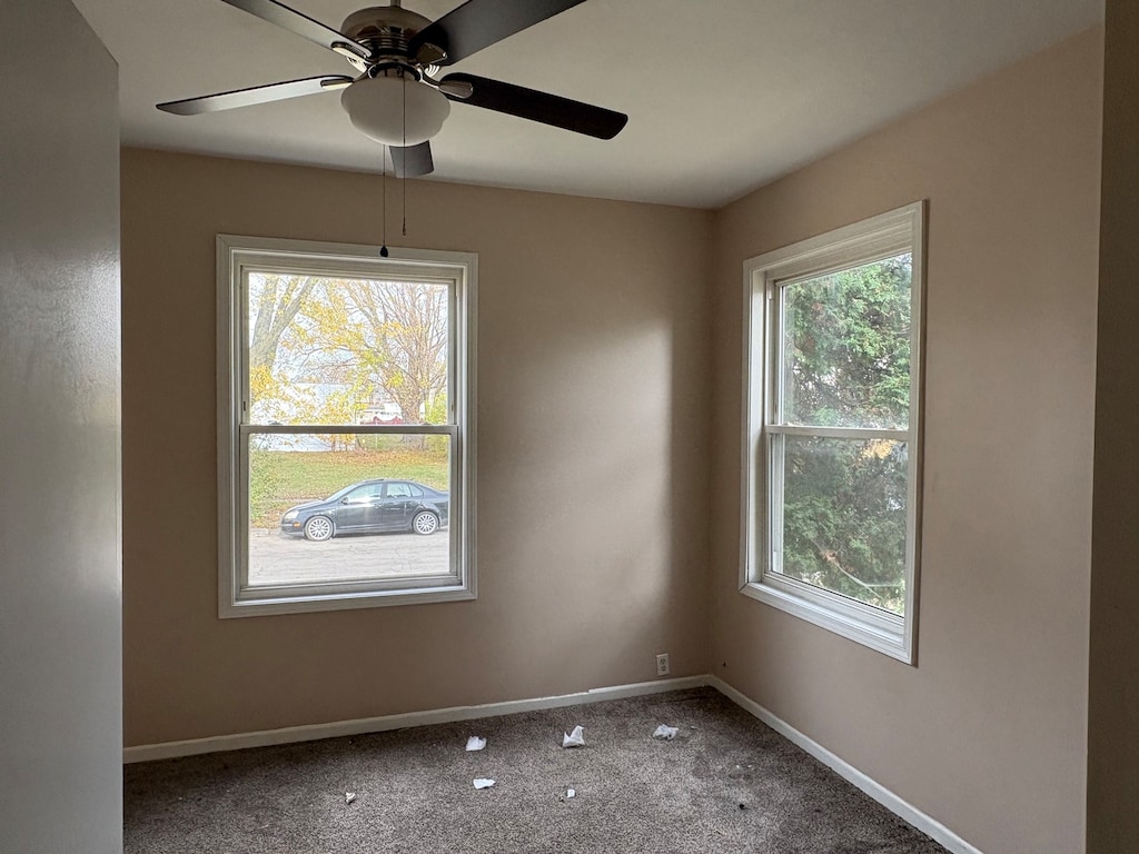 carpeted empty room featuring ceiling fan