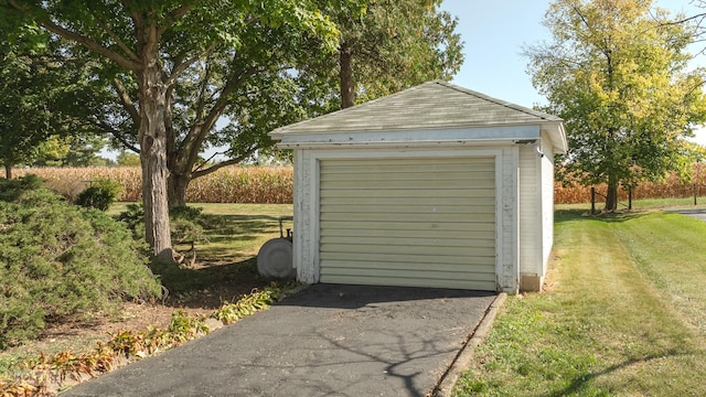 detached garage featuring aphalt driveway