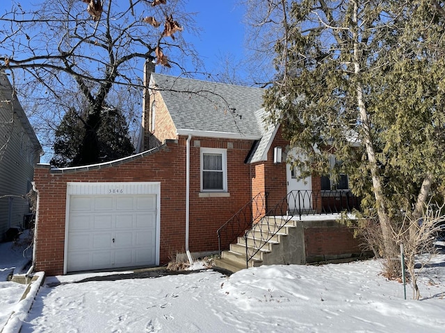 view of front facade featuring a garage