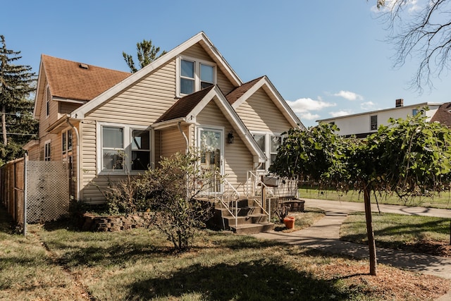 view of front of house featuring a front yard