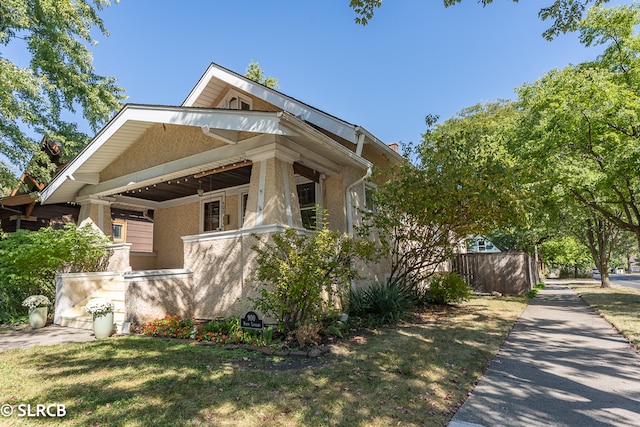 view of front of home with a front lawn