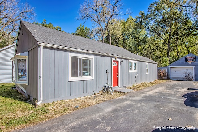 view of front of property featuring an outdoor structure and a garage