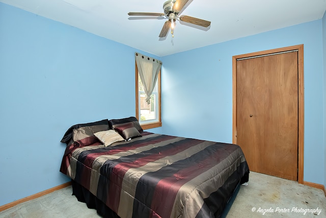 carpeted bedroom featuring ceiling fan