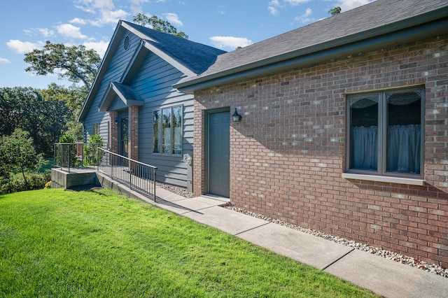 exterior space featuring a front yard