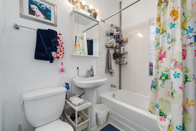 full bath featuring shower / bath combo with shower curtain and toilet