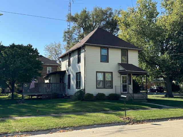 view of front facade with a front yard