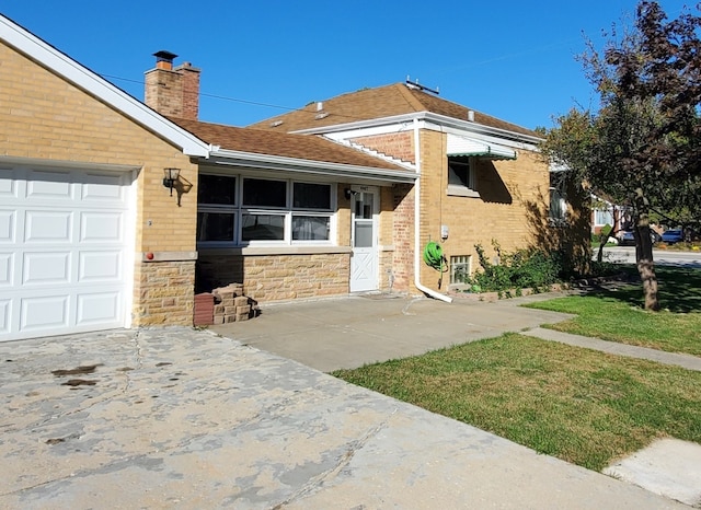 view of front facade with a front yard and a garage