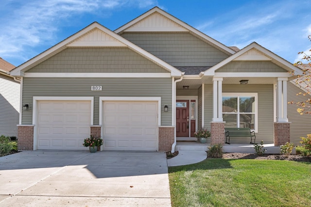 craftsman house featuring a front yard and covered porch