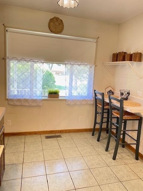 dining room featuring light tile patterned floors